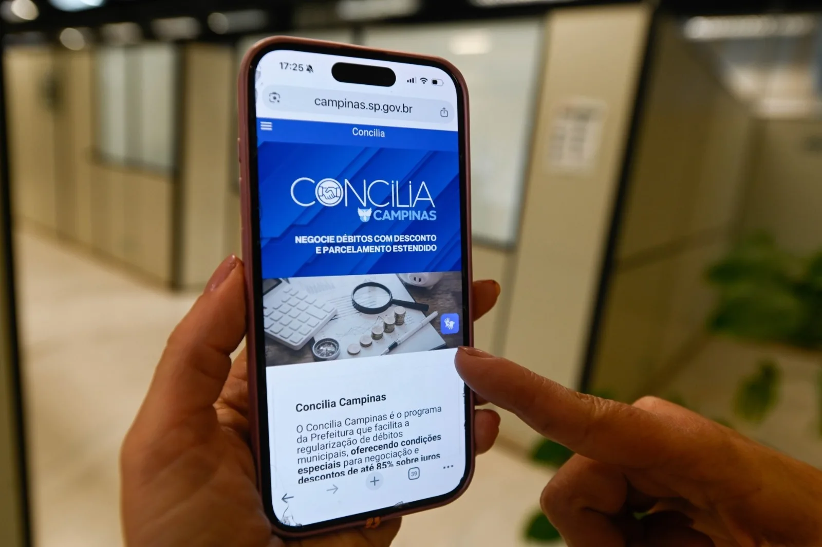 A adesão é feita pela internet, oferecendo condições mais favoráveis para a regularização das dívidas 