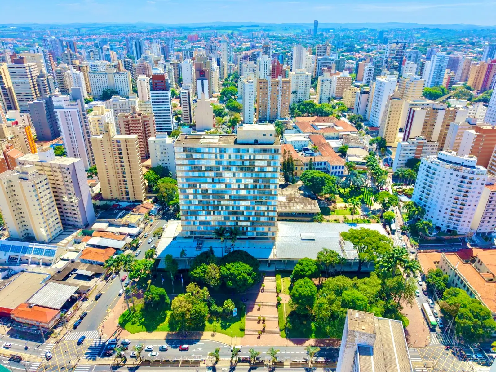 Confira o funcionamento dos serviços municipais nos dias de ponto facultativo de Dia do Servidor, 30 de outubro, e feriado de Dia de Finados, 2 de novembro (foto: Firmino Piton/Arquivo)