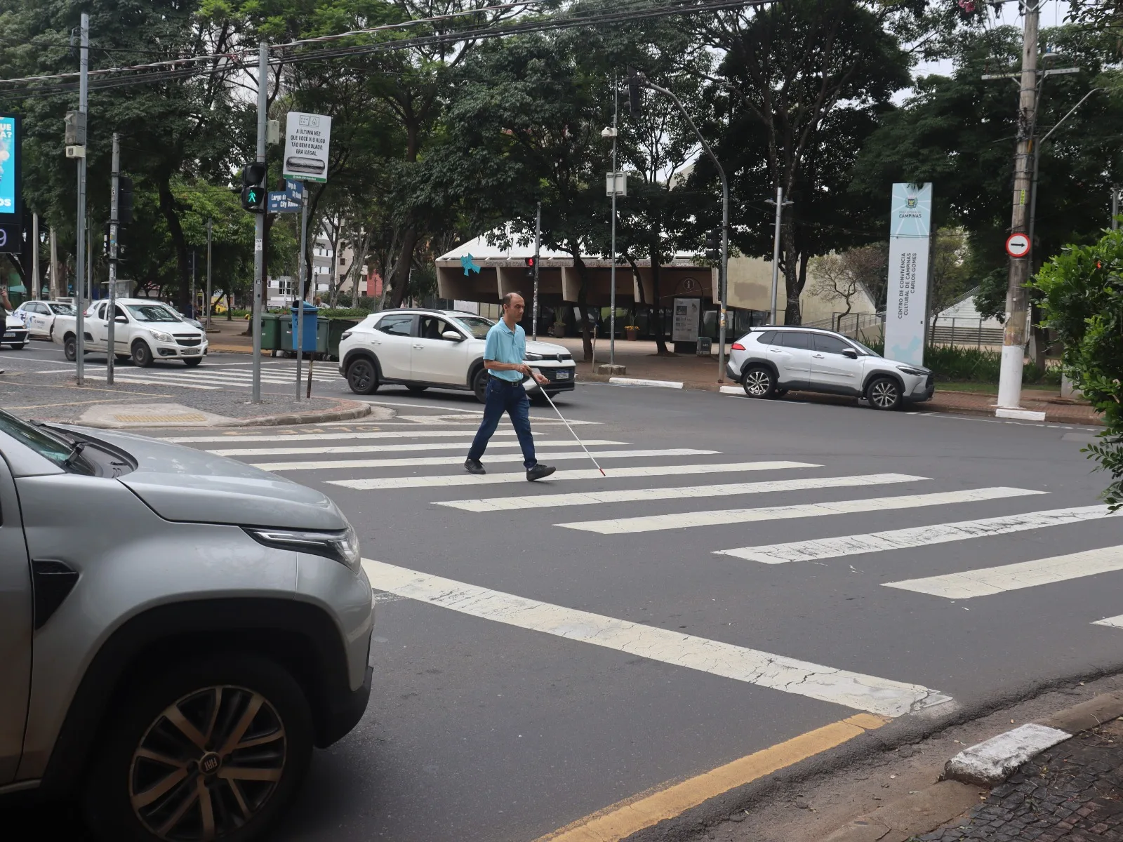 Dispositivo proporciona mais autonomia e segurança para a travessia segura de pessoas com deficiência visual Crédito: Emdec/Divulgação