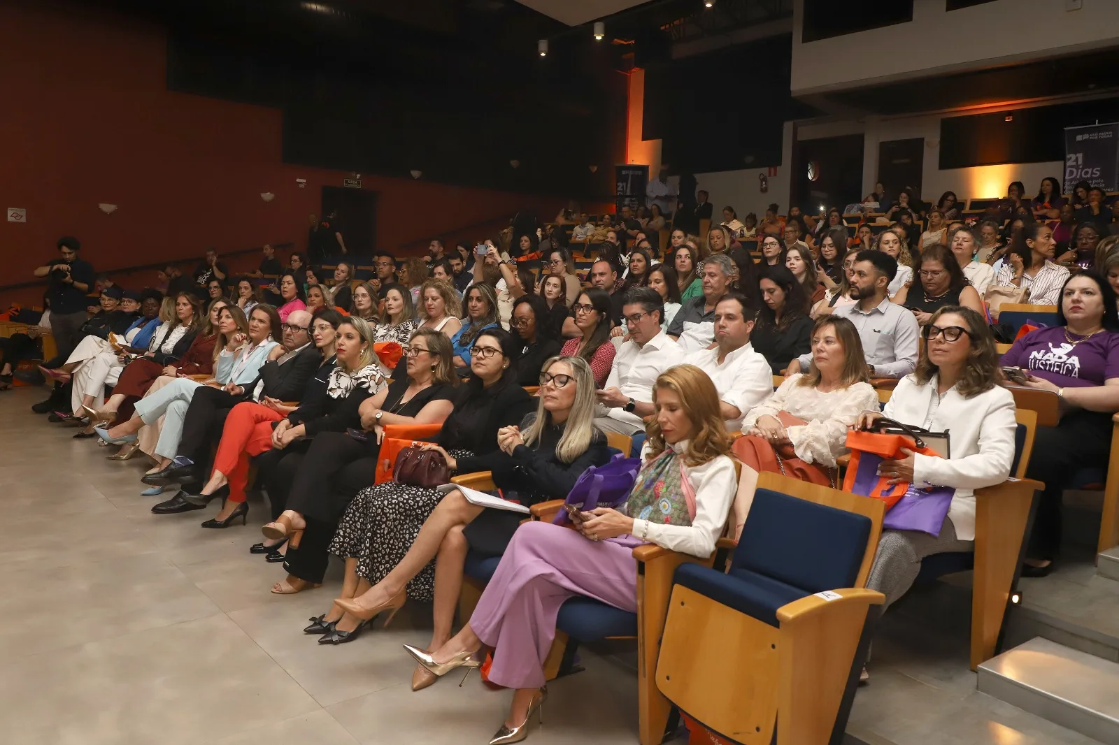 Fernanda Sunega Semana terá seminários, rodas de conversa, lançamento da cartilha “Não Pare na Pausa”e stand up ‘Da Puberdade à Menopausa’, com a humorista Ângela Dippe